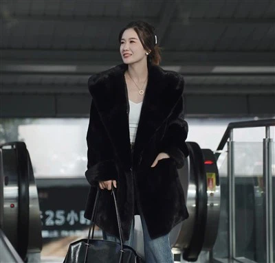 महिलाओं के सर्दियों के कपड़े नए फर मिंक मिड-लेंथ लेडीज फर कोट मिंक फर कोट